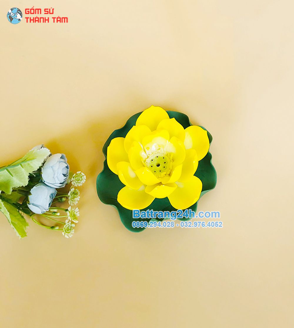 Bông hoa sen sứ màu vàng tinh xảo đẹp mắt